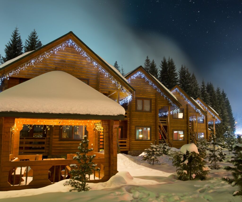 investissement location courte durée ski chalets at night