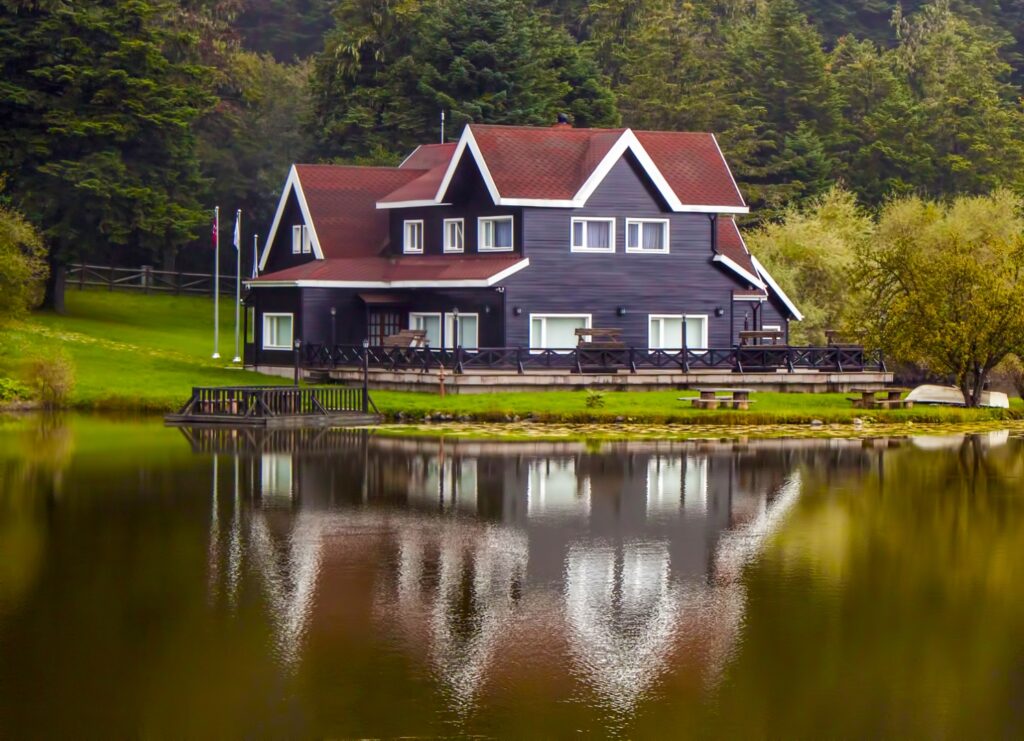 prêt immobilier enseignant golcuk bolu turkey autumn season travel conc 2025 03 26 23 57 19 utc Large