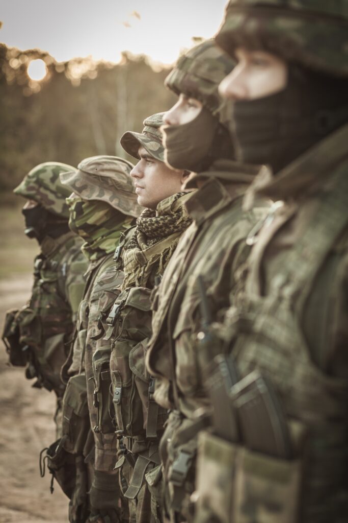 solutions hypothécaires spécifiques heavily armed soldiers in a row 2024 10 18 09 34 41 utc Large