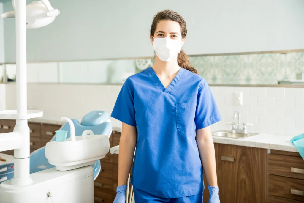 prêt hypothécaire dentiste portrait of dentist wearing surgical mask at clini 2026 03 25 05 13 05 utc
