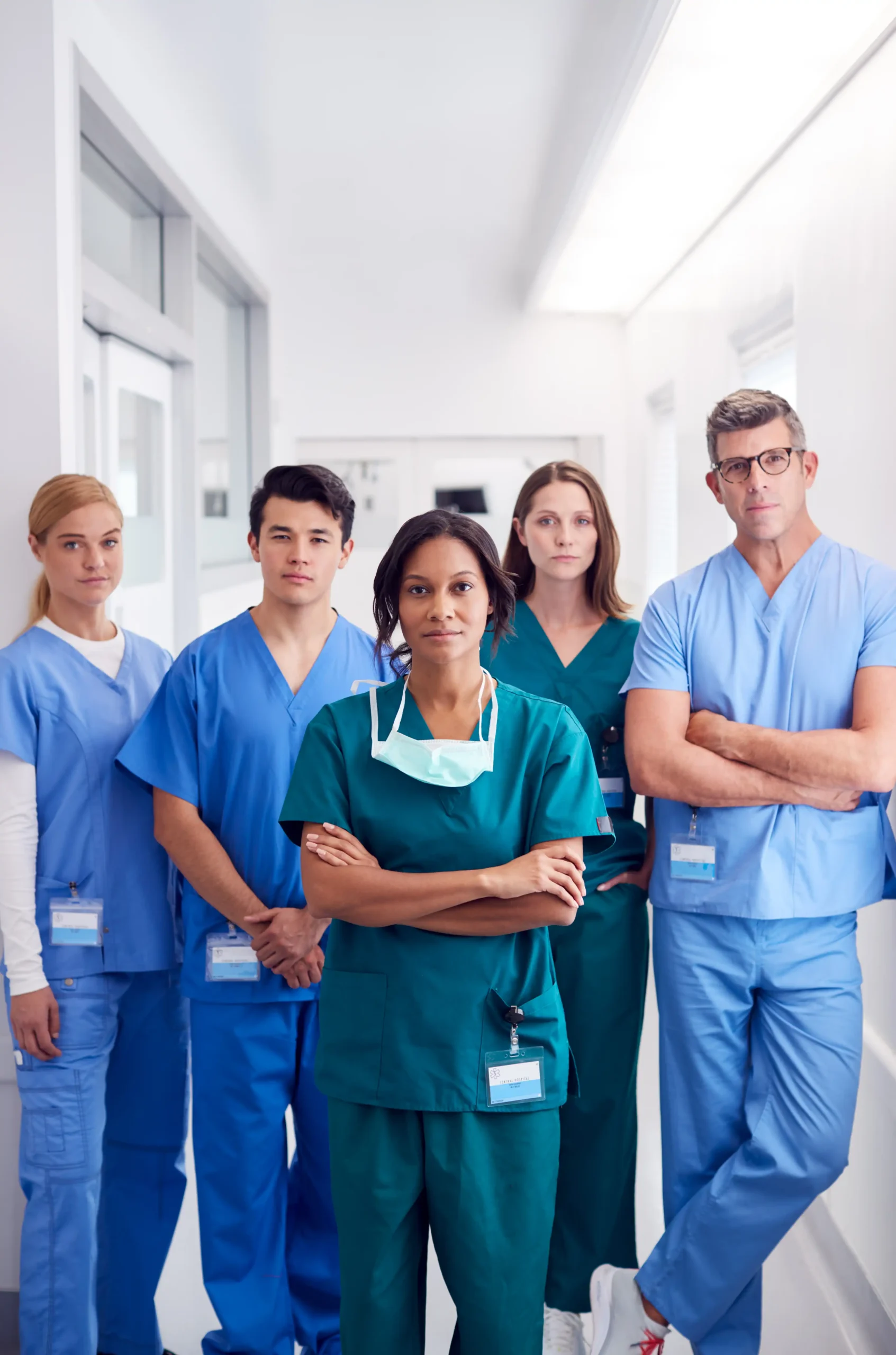 courtiers hypothécaires portrait of multi cultural medical team standing i 2026 03 10 03 15 02 utc scaled